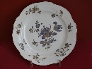 A blue and gold plate with flowers sprays, China, Qianlong (1736-1796) period, Qing dynasty. - Picture 01