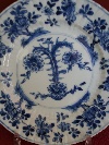 A blue and white plate with flowers sprays, Kangxi (16541722) period, Qing dynasty. - Picture 02